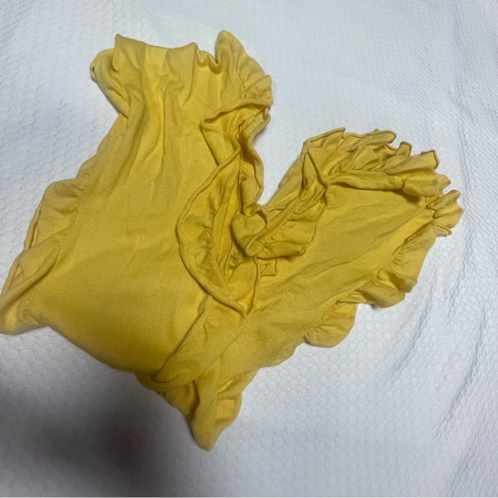 GAP. Angora Blend Scarf. Yellow. Soft and lovely. Dimensions: 41 x 11 inches - Picture 6 of 7